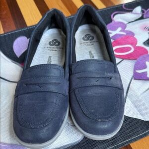 Cloudsteppers by Clarks Women's Navy Flats